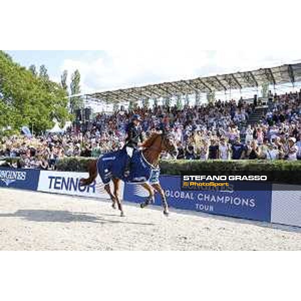 LGCT of Berlin - Grand Prix Prize giving ceremony - Lap of honor for Danielle G. Waldman (ISR) - Berlin, Sommergarten - 27 July 2019 - ph.Stefano Grasso/LGCT