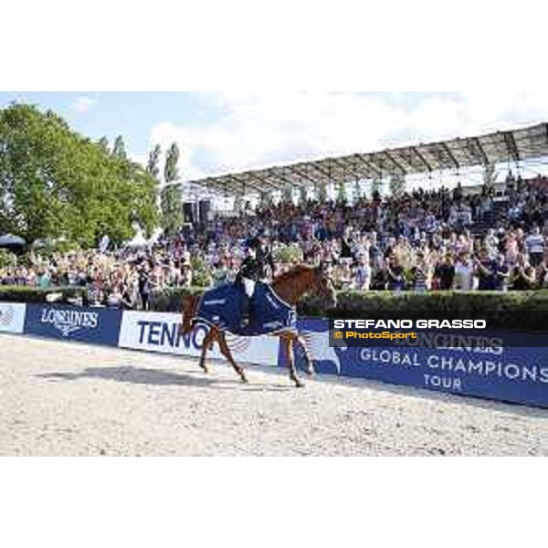 LGCT of Berlin - Grand Prix Prize giving ceremony - Lap of honor for Danielle G. Waldman (ISR) - Berlin, Sommergarten - 27 July 2019 - ph.Stefano Grasso/LGCT