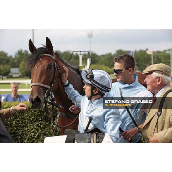 Karoly Kerekes thanks Lady Alida in the winner circle of Premio Mario Incisa della Rocchetta Milano, 20th june 2009 ph. Stefano Grasso