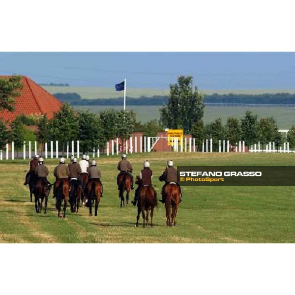 Luca Cumani\'s team at The Rowley Mile Newmarket 8th july 2004 ph. Stefano Grasso
