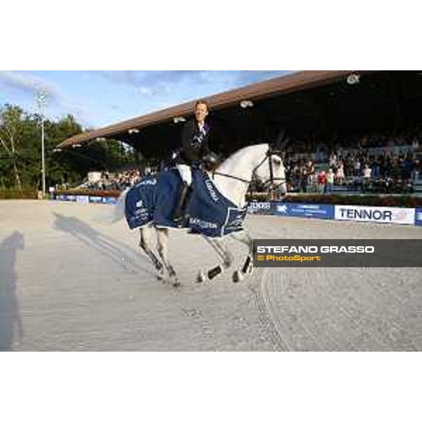 LGCT of Valkenswaard - Grand Prix Prize giving ceremony - Lap of honour for Maikel Van Der Vleuten (NED) - Valkenswaard , Tops International Arena - 10 August 2019 - ph.Stefano Grasso/LGCT