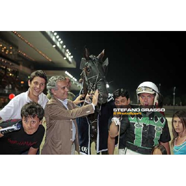 the prizegiiving ceremony of the Gran Premio Nazionale - Trofeo Snai - Memorial Gianni Ferraris won by Enrico Bellei with Mirtillo Rosso Milan, 2nd july 2009 ph.Stefano Grasso