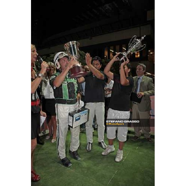 the prizegiiving ceremony of the Gran Premio Nazionale - Trofeo Snai - Memorial Gianni Ferraris won by Enrico Bellei with Mirtillo Rosso Milan, 2nd july 2009 ph.Stefano Grasso