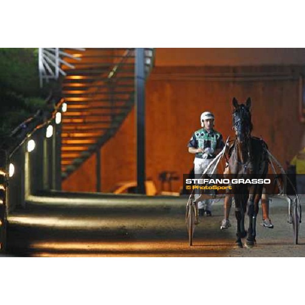 Enrico Bellei and Mirtillo Rosso prepare to enter the track before winning the Gran Premio Nazionale - Trofeo Snai - Memorial Gianni Ferraris Milan, 2nd july 2009 ph.Stefano Grasso