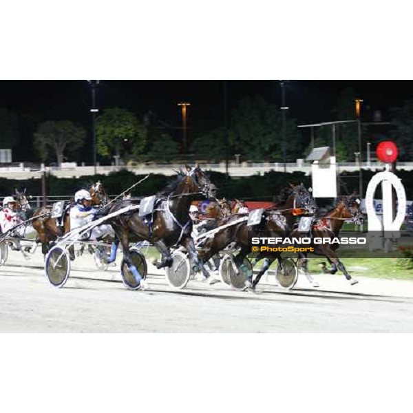 the start of the Gran Premio Nazionale - Trofeo Snai - Memorial Gianni Ferraris - from inside Mulberry Streeet- Mirtillo Rosso and Meriggio Milan, 2nd july 2009 ph.Stefano Grasso