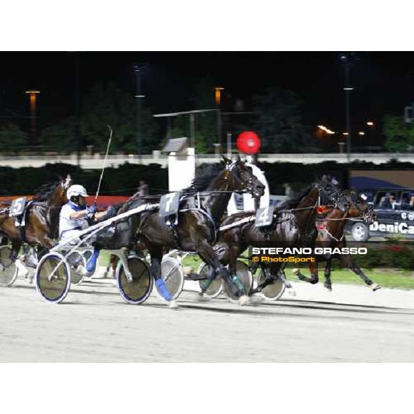 the start of the Gran Premio Nazionale - Trofeo Snai - Memorial Gianni Ferraris - from inside Mulberry Streeet- Mirtillo Rosso and Meriggio Milan, 2nd july 2009 ph.Stefano Grasso