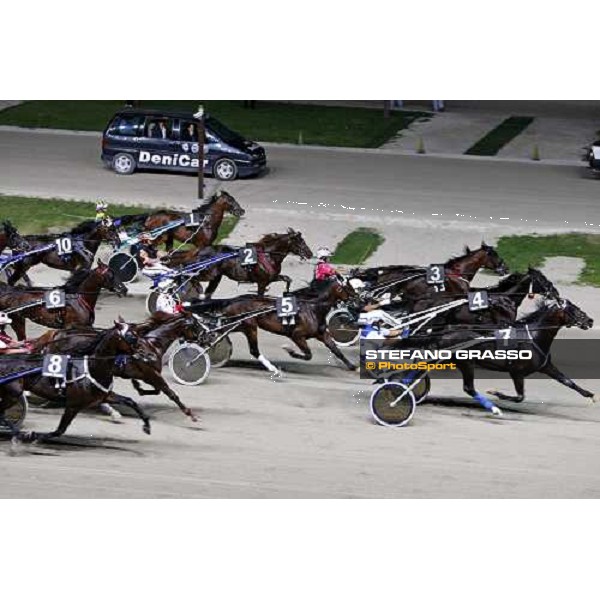 at the start of the Gran Premio Nazionale - Trofeo Snai - Memorial Gianni Ferraris Meriggio leads on Mirtillo Rosso, Mulberry Street, Mondiale Ok and Mario Tommaseo Milan, 2nd july 2009 ph.Stefano Grasso