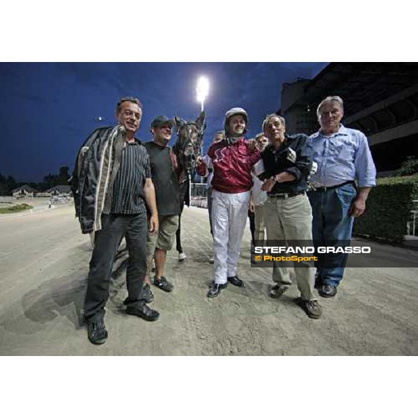 Massimiliano Castaldo poses with Roberto Vecchioni and the owners after winning with Medulla del Ronco the Gran Premio Nazionale Filly- Trofeo Snai - Memorial Eva and Aldo Vecchioni Milan, 2nd july 2009 ph.Stefano Grasso