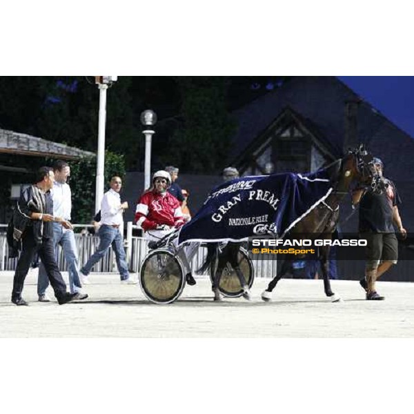 Massimiliano Castaldo with Medulla del Ronco comes back to the prize giving after winning the Gran Premio Nazionale Filly- Trofeo Snai - Memorial Eva and Aldo Vecchioni Milan, 2nd july 2009 ph.Stefano Grasso