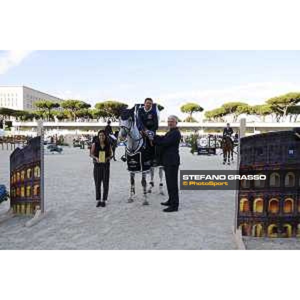 LGCT of Valkenswaard - Prize giving ceremony - Simon Delestre (FRA) - Valkenswaard , Tops International Arena - 6 September 2019 - ph.Stefano Grasso/LGCT
