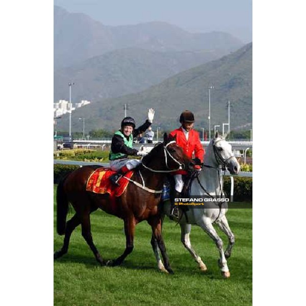 way back of Silent Witness winner of The Hong Kong Sprint Sha Tin 14-12-03 ph. Stefano Grasso