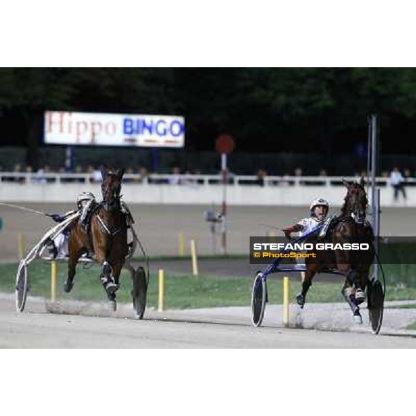 Roberto Vecchione with Algiers Hall goes to win race off of the 75° Campionato Europeo beating Giampaolo Minnucci with Irina Cesena, 6th sept. 2009 ph. Stefano Grasso