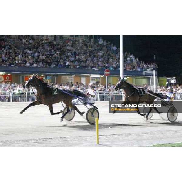 Roberto Vecchione leads with Algiers Hall the race off of the 75° Campionato Europeo followed by Giampaolo Minnucci with Irina Cesena, 6th sept. 2009 ph. Stefano Grasso