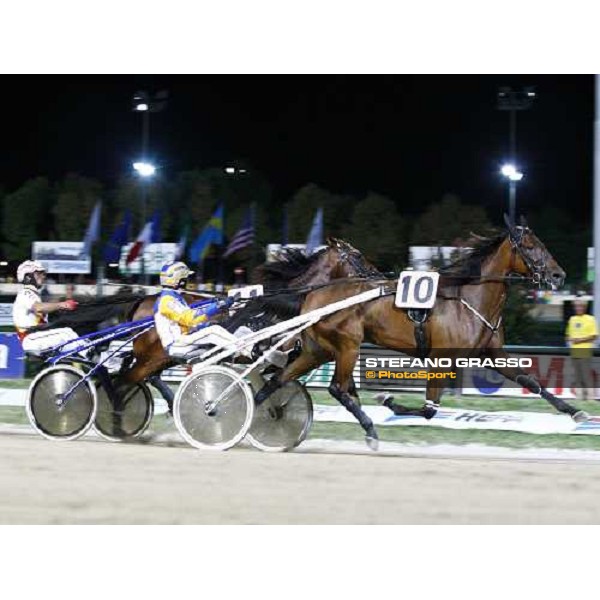 Giampaolo Minnucci with Irina goes to win the 1st heat of the 75¡ Campionato Europeo beating Roberto Vecchione with Algiers Hall Cesena, 5th sept. 2009 ph. Stefano Grasso