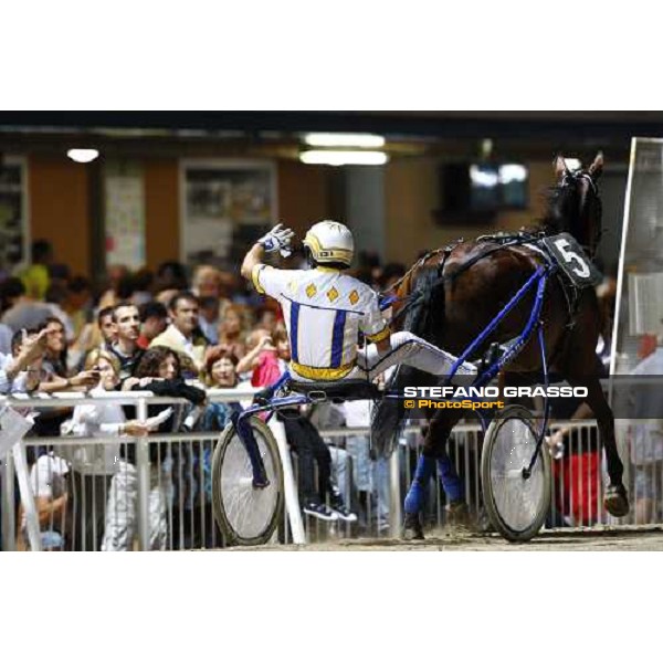 Roberto Andreghetti parades with Lolly Kronos after winning the Premio Hera Bologna Cesena, 5th sept. 2009 ph. Stefano Grasso