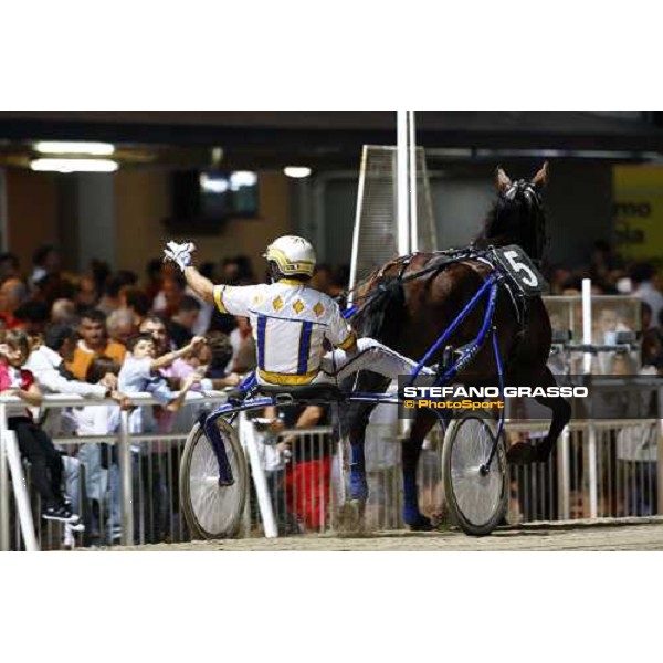 Roberto Andreghetti parades with Lolly Kronos after winning the Premio Hera Bologna Cesena, 5th sept. 2009 ph. Stefano Grasso