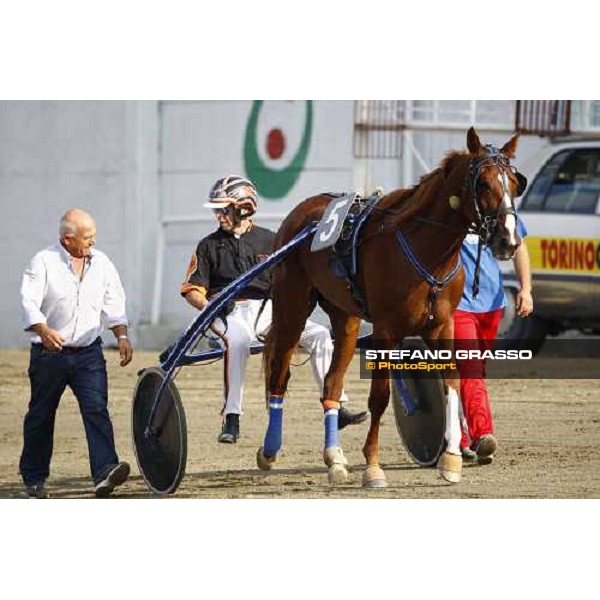 Wim Paal thanksa and Giuseppe Infimo after winning with Melania SF the Premio avv. Carlo Marangoni - Filly Torino, 13th sept. 2009 ph. Stefano Grasso