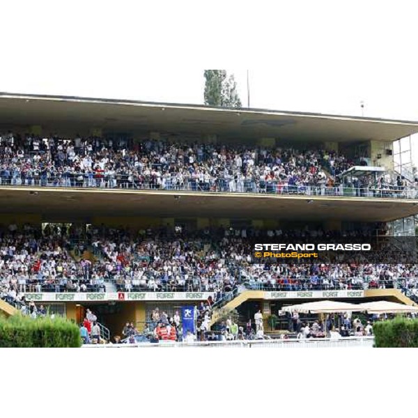 a close up of the grandstand before the start of the Gran Premio Merano Forst Merano Maia, 27th sept. 2009 ph. Stefano Grasso