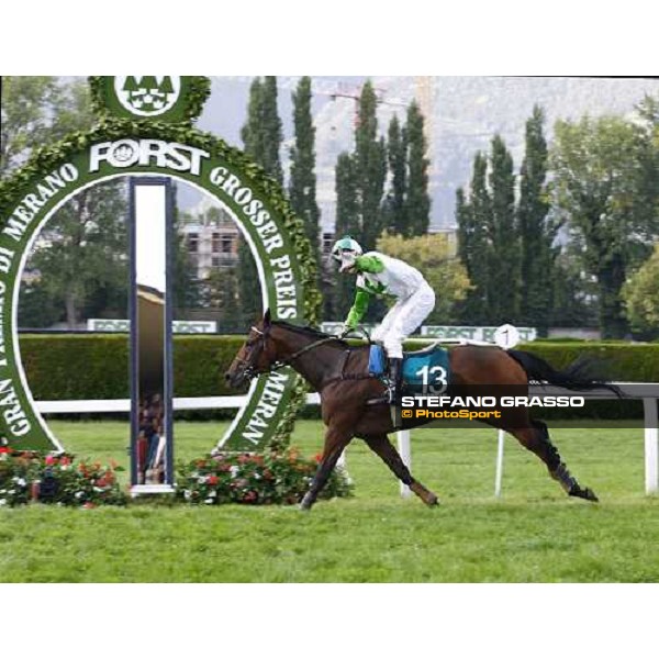 Raffaele Romano on Sharstar goes to win for the 2nd time the Gran Premio Merano Forst Merano Maia, 27th sept. 2009 ph. Stefano Grasso