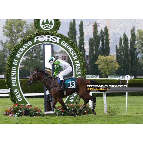 Raffaele Romano on Sharstar wins for the 3rd time the Gran Premio Merano Forst Merano Maia, 27th sept. 2009 ph. Stefano Grasso