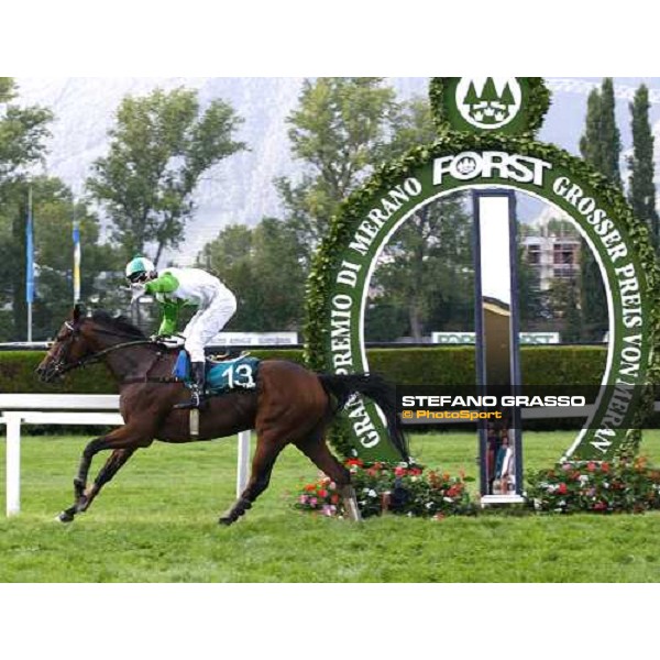 Raffaele Romano on Sharstar goes to win for the 2nd time the Gran Premio Merano Forst and for the 3rd time the Gran Premio Merano Maia, 27th sept. 2009 ph. Stefano Grasso