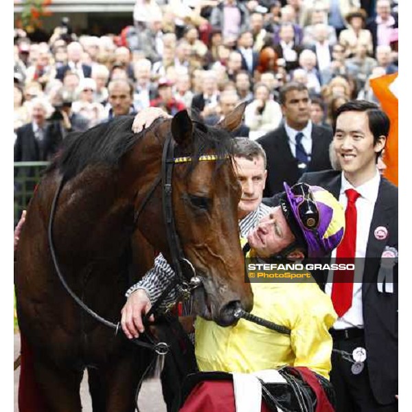 Mick Kinane watching Sea the Stars after thie triumph in the 88.¡ Prix de l\' Arc de Triomphe Paris Longchamp, 4th october 2009 ph. Stefano Grasso