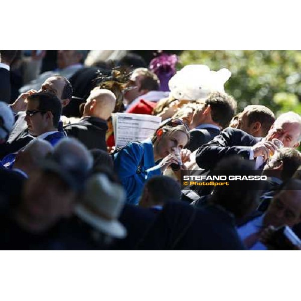 racegoers at Longchamp Paris Longchamp, 4th oct. 2009 ph. Stefano Grasso