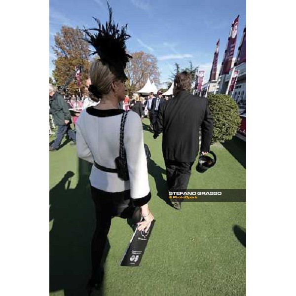 racegoers at Longchamp Paris Longchamp, 4th oct. 2009 ph. Stefano Grasso