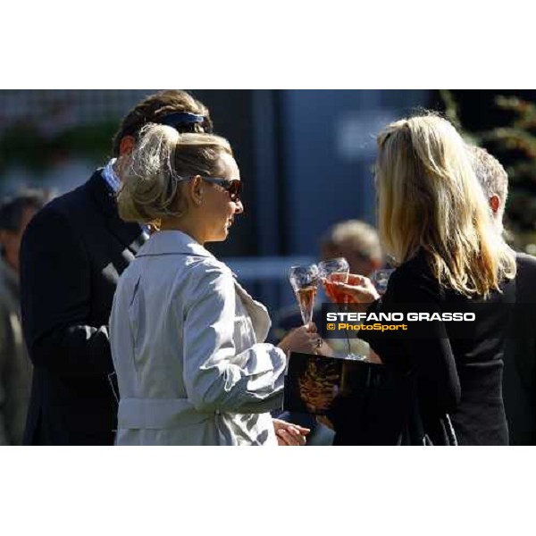 racegoers at Longchamp Paris Longchamp, 4th oct. 2009 ph. Stefano Grasso