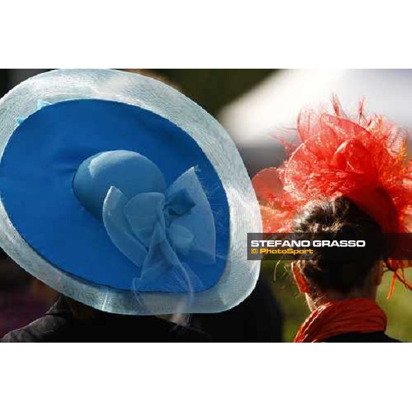 fashion hats at Longchamp Paris Longchamp, 4th oct. 2009 ph. Stefano Grasso