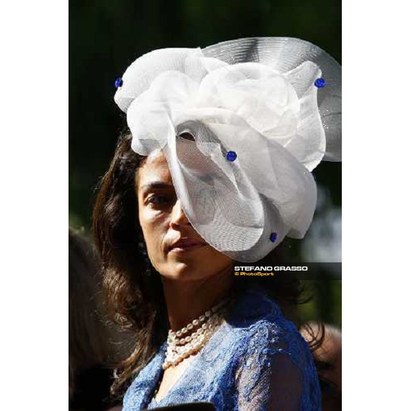 fashion hat at Longchamp Paris Longchamp, 4th oct. 2009 ph. Stefano Grasso