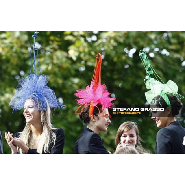 fashion hats at Longchamp Paris Longchamp, 4th oct. 2009 ph. Stefano Grasso