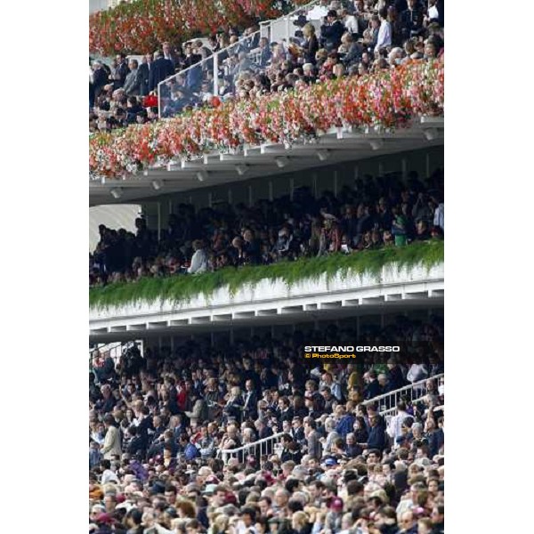 more than 50.000 racegoers attended at Longchamp Paris Longchamp, 4th oct. 2009 ph. Stefano Grasso