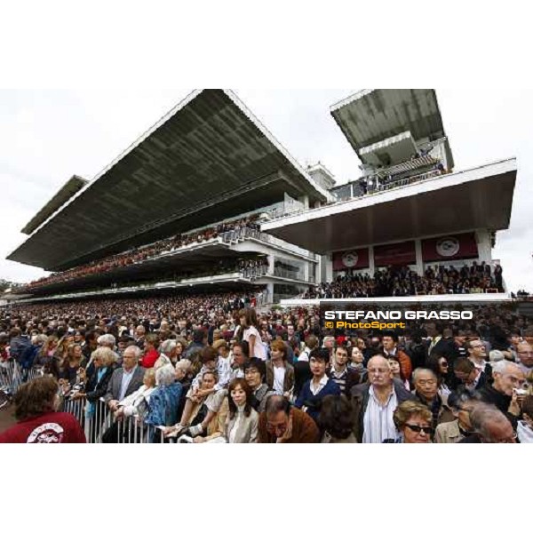 racegoers at Longchamp Paris Longchamp, 4th oct. 2009 ph. Stefano Grasso