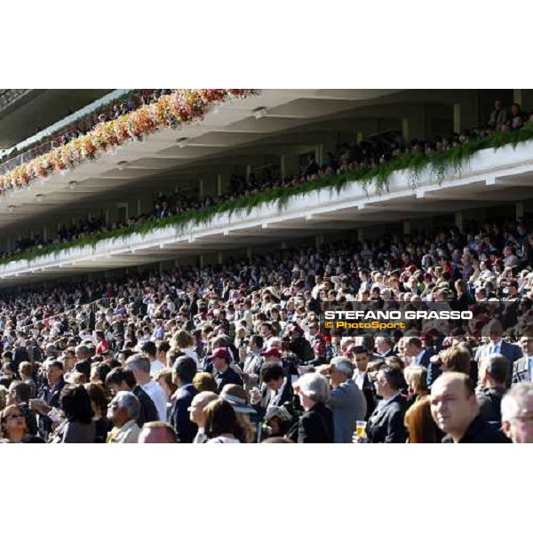 racegoers at Longchamp Paris Longchamp, 4th oct. 2009 ph. Stefano Grasso