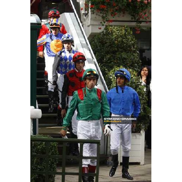 Gerald Mosse pictured at Longchamp and followed by Ajtebi , Richard Hughes, Milman and Johnny Murtagh Paris Longchamp, 4th oct. 2009 ph. Stefano Grasso