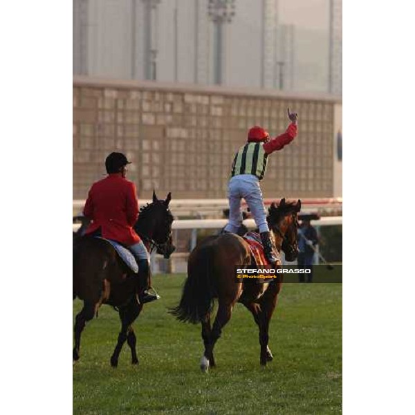 Frankie and Falbrav parading in front of 70.000 people at Sha Tin race track Sha Tin 14-12-03 ph. Stefano Grasso
