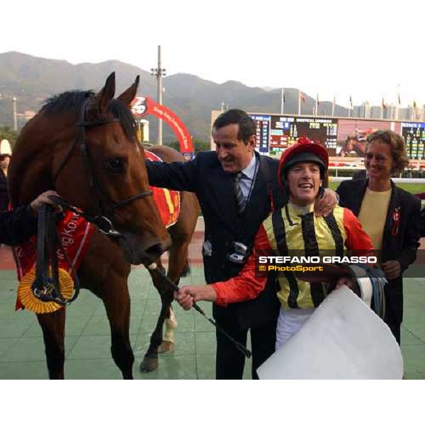 Mr. Luciano Salice, Frankie Dettori and Francesca Salice with Falbrav in the winner circle Sha Tin 14-12-03 ph. Stefano Grasso