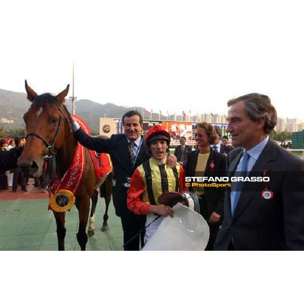 Falbrav-Luciano Salice-Frankie Dettori-Francesca Salice and Luca Cumani at Sha Tin ph. Stefano Grasso