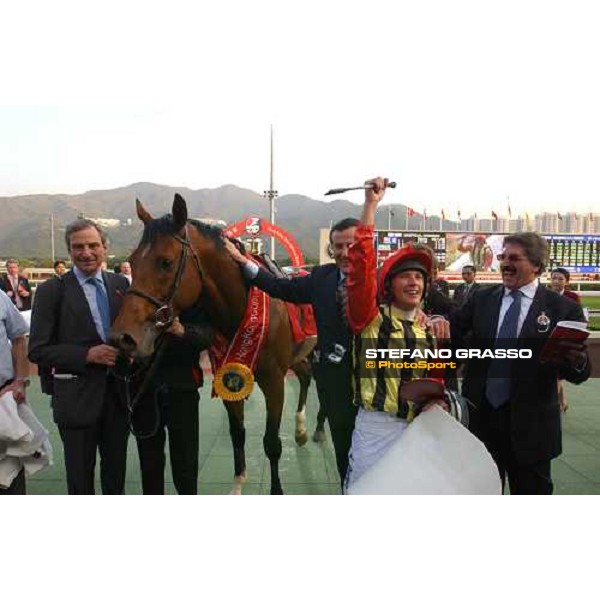 Luca Cumani, Falbrav, Luciano Salice,Frankie Dettori and Carlo Riccio Sha Tin 14-12-03 ph.Stefano Grasso