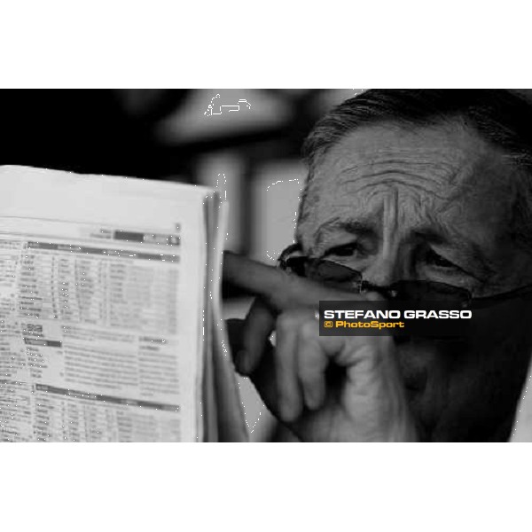 a racegoer studies the form Milano San Siro, 11th oct. 2009 ph. Stefano Grasso