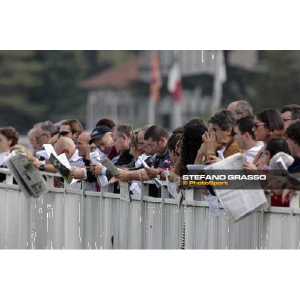 racegoers at San Siro Milano San Siro, 11th oct. 2009 ph. Stefano Grasso