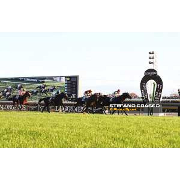 42nd Japan Cup 2022 - Tokyo, Fuchu racecourse - 27 November 2022 Ryan Moore on Vela Azul (6) wins the 42nd Japan Cup in association with Longines racing in Tokyo and Fuji San - ph.Stefano Grasso/Longines - 01SG0896.JPG