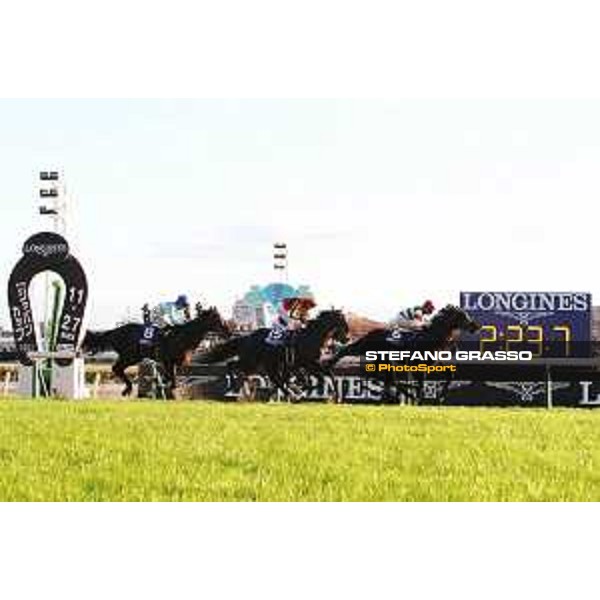 42nd Japan Cup 2022 - Tokyo, Fuchu racecourse - 27 November 2022 Ryan Moore on Vela Azul (6) wins the 42nd Japan Cup in association with Longines racing in Tokyo and Fuji San - ph.Stefano Grasso/Longines - 01SG0904.JPG