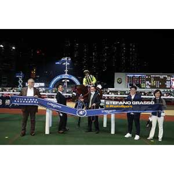 LHKIR 2022 of Hong Kong - - Hong Kong, Happy Valley racecourse Silvestre De Sousa on Adios wins the 4th leg of Longines International Jockeys Championship - 7 December 2022 - ph.Stefano Grasso/Longines/LHKIR 2022