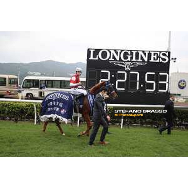 LHKIR 2022 - Hong Kong , Sha Tin racecourse Damien Lane on Win Marilyn wins the LONGINES Hong Kong Vase 2022 - ph.Stefano Grasso/Longines - 01SG1722.JPG