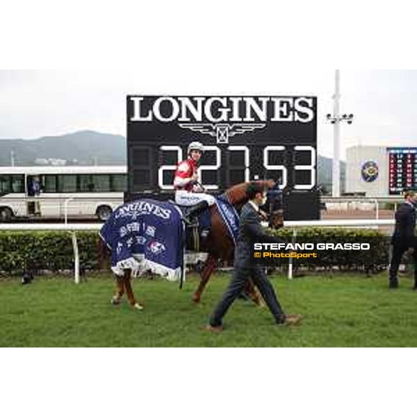LHKIR 2022 - Hong Kong , Sha Tin racecourse Damien Lane on Win Marilyn wins the LONGINES Hong Kong Vase 2022 - ph.Stefano Grasso/Longines - 01SG1737.JPG
