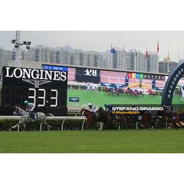 LHKIR 2022 - Hong Kong , Sha Tin racecourse Damien Lane on Win Marilyn wins the LONGINES Hong Kong Vase 2022 - ph.Stefano Grasso/Longines - 01SG6374.JPG