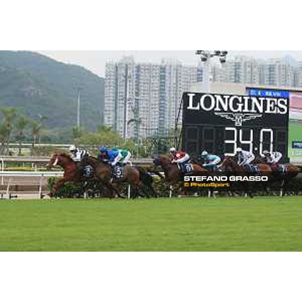 LHKIR 2022 - Hong Kong , Sha Tin racecourse Damien Lane on Win Marilyn wins the LONGINES Hong Kong Vase 2022 - ph.Stefano Grasso/Longines - 01SG6384.JPG