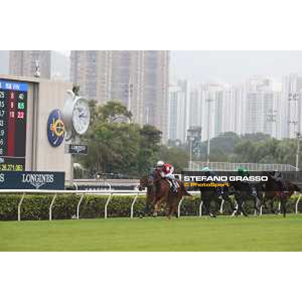 LHKIR 2022 - Hong Kong , Sha Tin racecourse Damien Lane on Win Marilyn wins the LONGINES Hong Kong Vase 2022 - ph.Stefano Grasso/Longines - 01SG6440.JPG